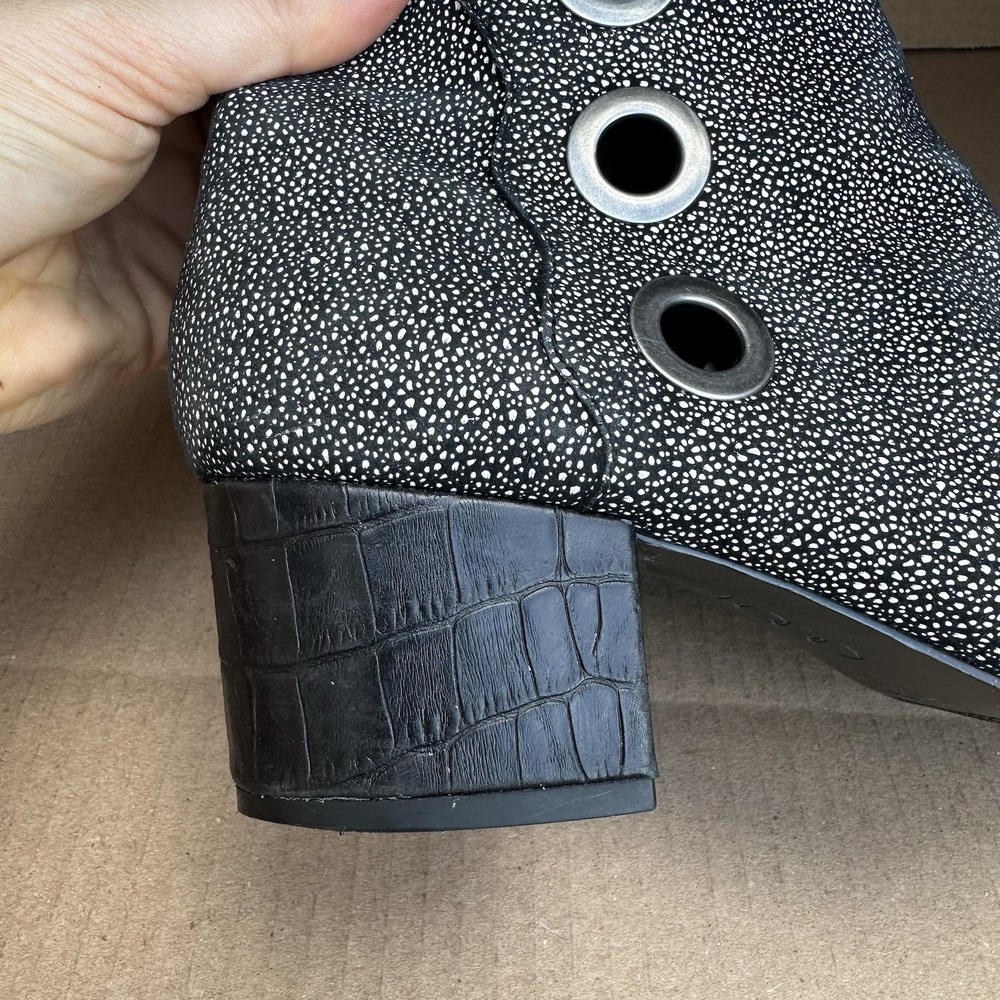 LOGO by Lori Goldstein Polly Ankle Boots with Grommets Gray Blk Women's Sz 9M - Picture 6 of 11
